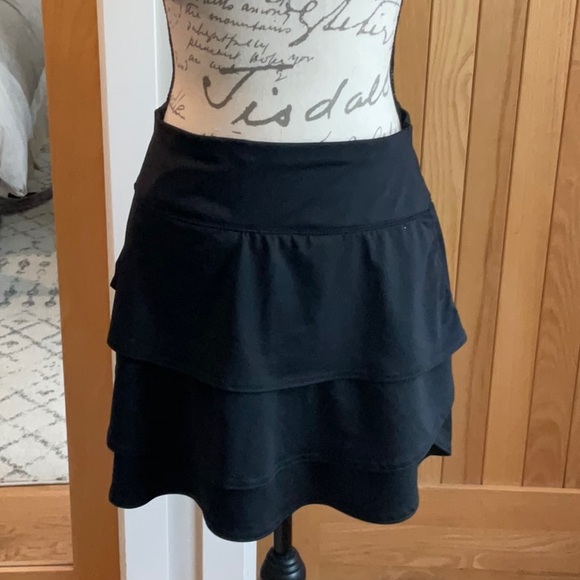 Women’s black Athleta skirt with short insert. New condition. Small - Picture 9 of 13
